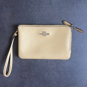 coach wallet sunflower yellow 🌻🌻